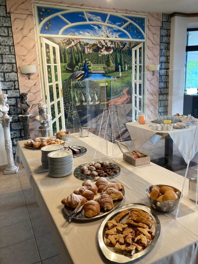 Hotel Ristorante Scoiattolo 스포르미노레 외부 사진