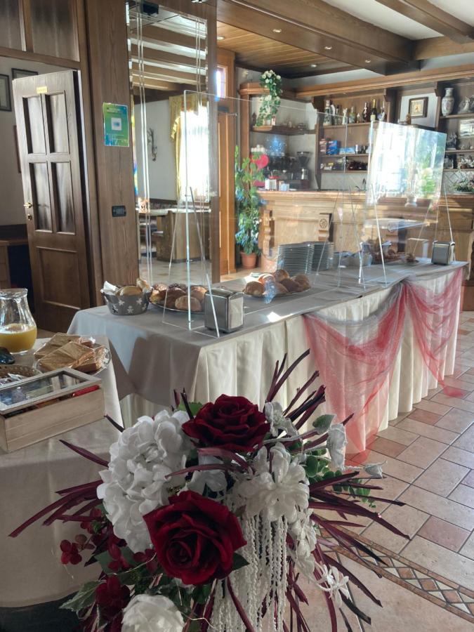 Hotel Ristorante Scoiattolo 스포르미노레 외부 사진