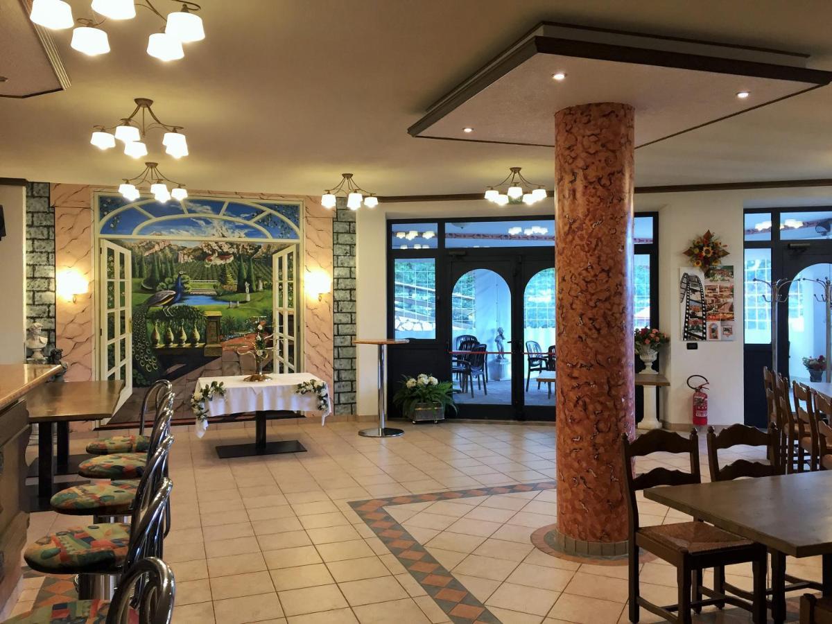 Hotel Ristorante Scoiattolo 스포르미노레 외부 사진