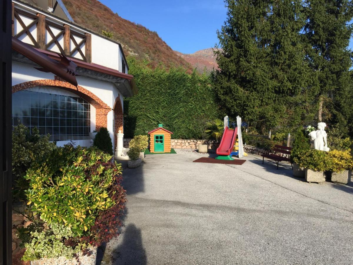 Hotel Ristorante Scoiattolo 스포르미노레 외부 사진