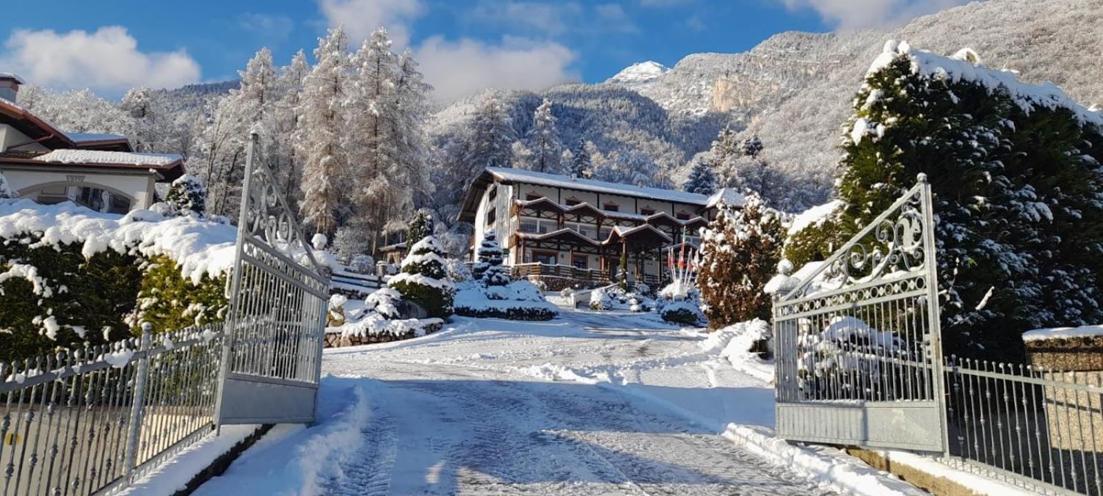 Hotel Ristorante Scoiattolo 스포르미노레 외부 사진