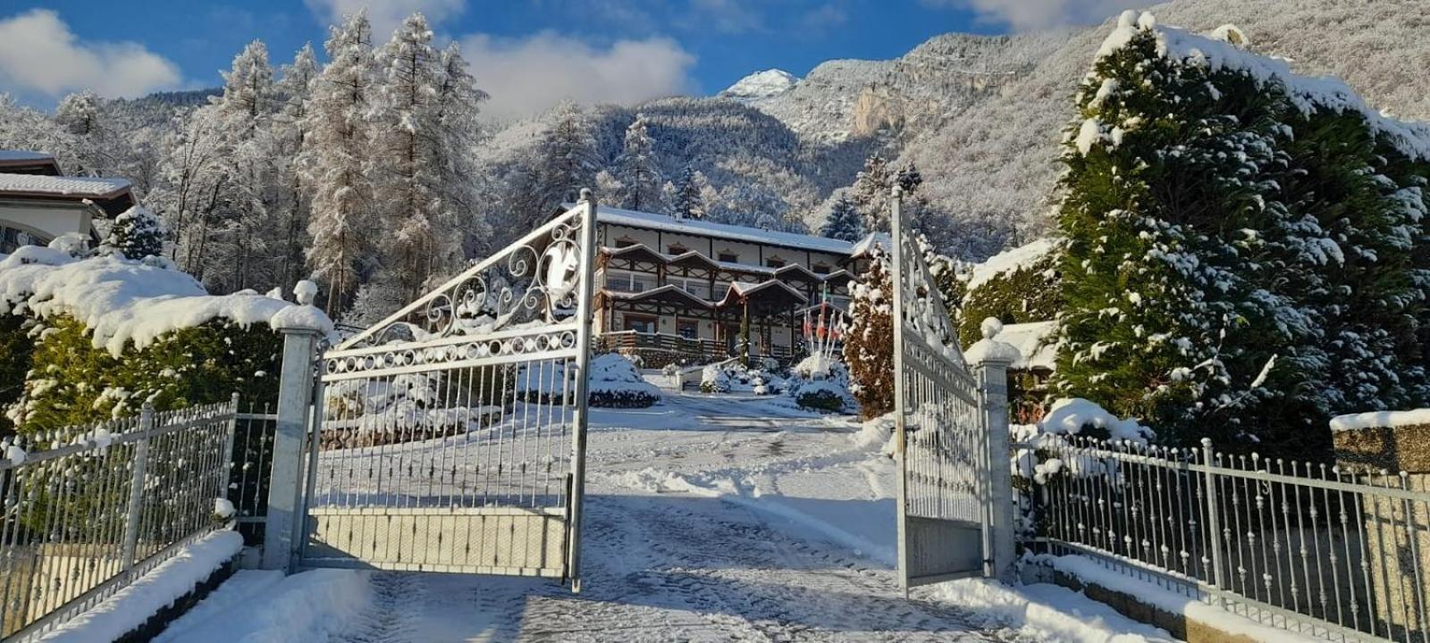Hotel Ristorante Scoiattolo 스포르미노레 외부 사진